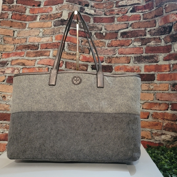 Stylish Gray Tote Bag with Spacious Design - Picture 10 of 16